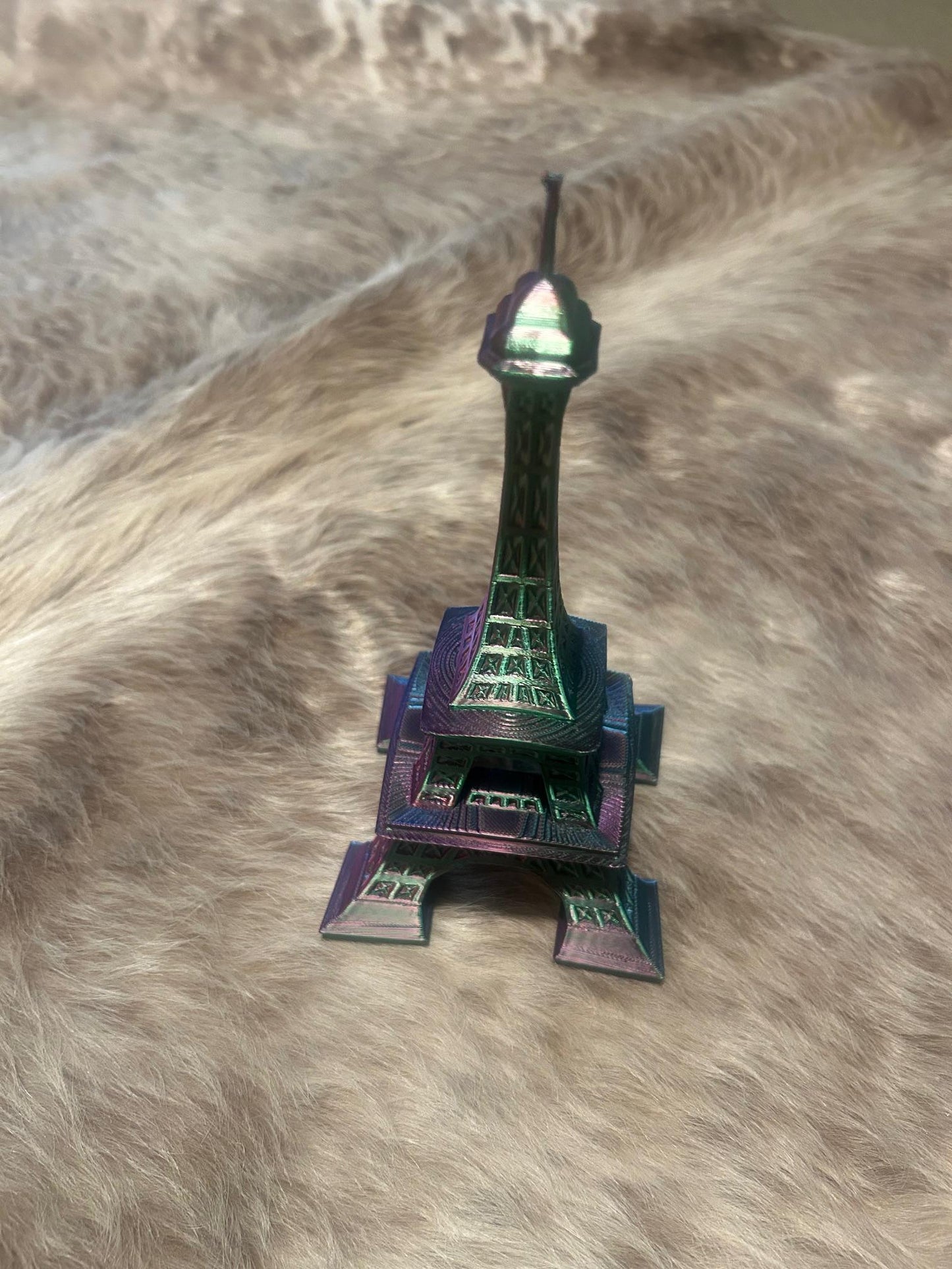 Color-Shifting Eiffel Tower – 3D Printed Miniature Landmark – Desk Decor, Paris Gift, Travel Lover Souvenir